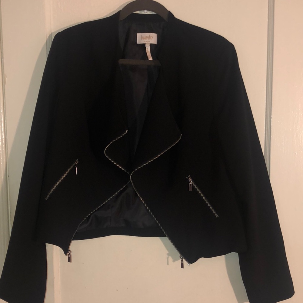 Short jacket zipper accents